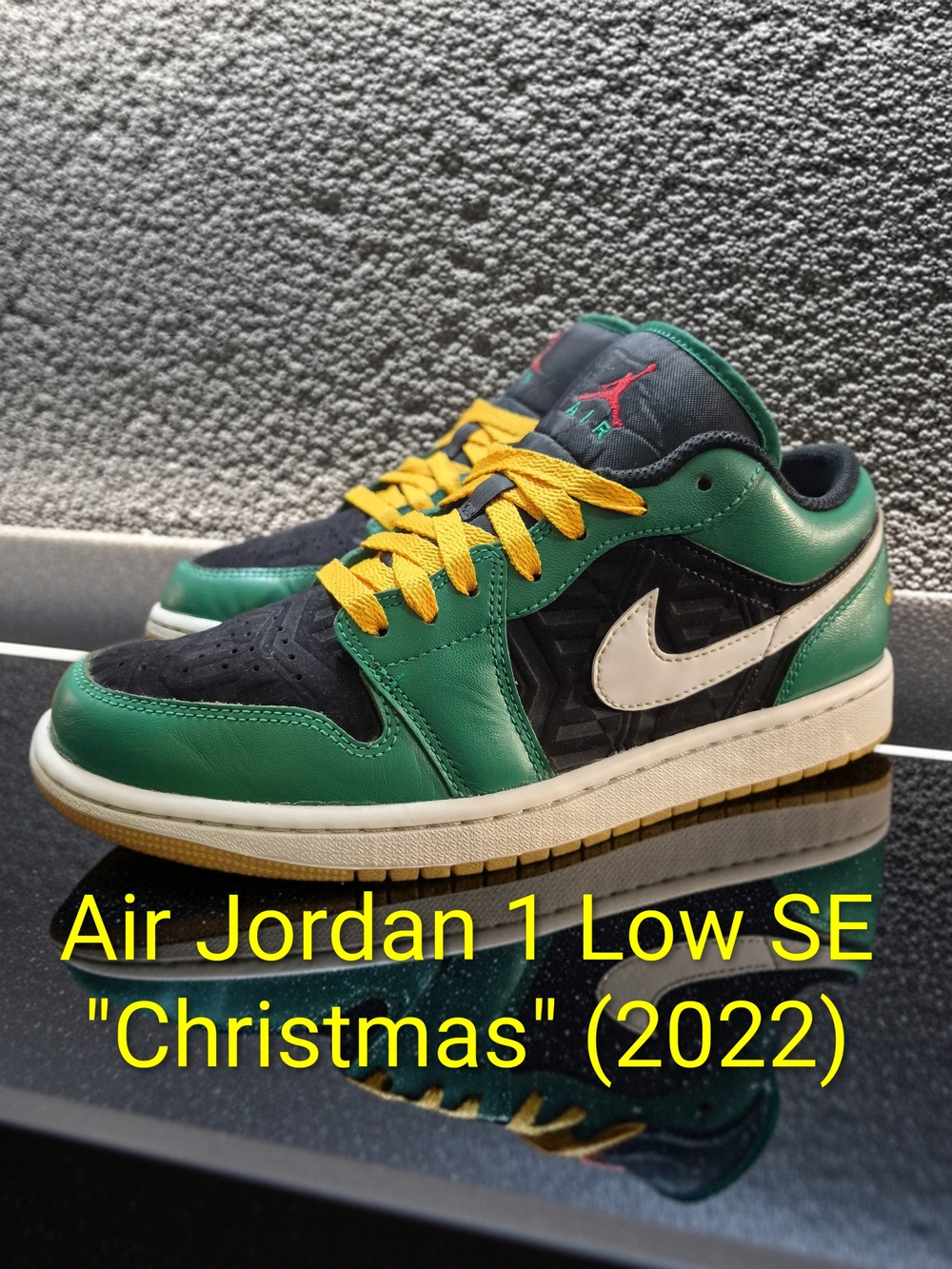 Air Jordan 1 Low SE "Christmas" (2022) Sz M8/W9.5 EUC